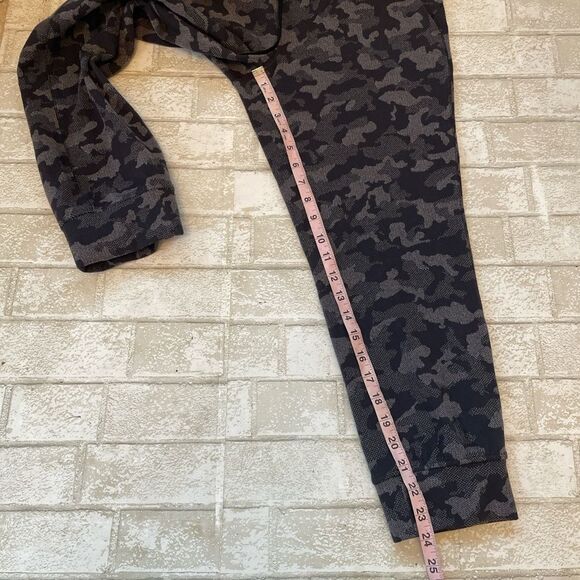 Lululemon ready to rulu camo joggers - Picture 8 of 8